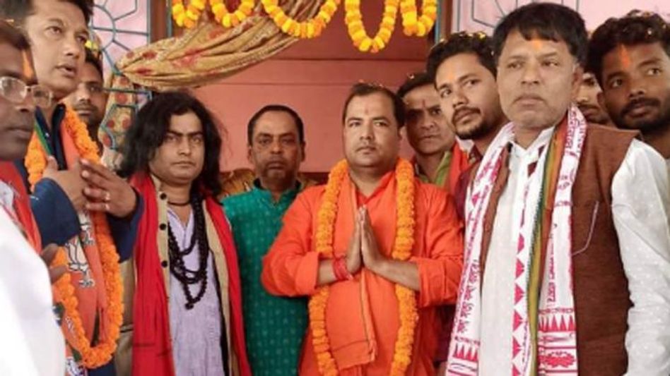 কালীপুজোর জলসায় বিজেপি বিধায়কের উন্মত্ত নাচের ভিডিও Viral কালীপুজোর জলসায় বিজেপি বিধায়কের উন্মত্ত নাচের ভিডিও Viral