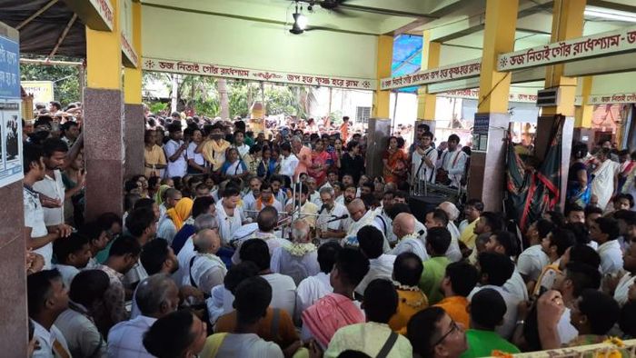 দই-চিঁড়ে মেলায় বিশৃঙ্খলা, মৃত্যু (ছবি - শুভঙ্কর বন্দ্যোপাধ্যায়)