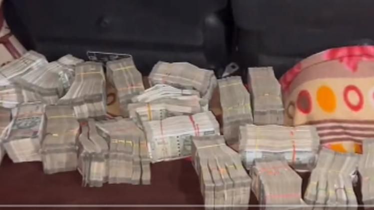 কংগ্রেসের ৩ বিধায়কের কাছ থেকে উদ্ধার টাকা।