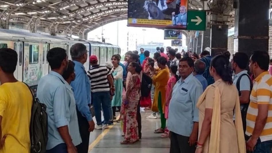 টাইমের ঠিক নেই, একটানা খারাপ পরিষেবা কলকাতা মেট্রোর; কেন ? টাইমের ঠিক নেই, একটানা খারাপ পরিষেবা কলকাতা মেট্রোর; কেন ?