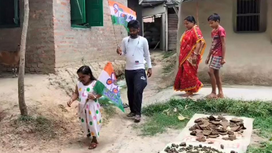 পঞ্চায়েতের ময়দানে ২ ফুটের চুমকি, তৃণমূল প্রার্থীকে শুভেচ্ছা বিজেপিরও পঞ্চায়েতের ময়দানে ২ ফুটের চুমকি, তৃণমূল প্রার্থীকে শুভেচ্ছা বিজেপিরও