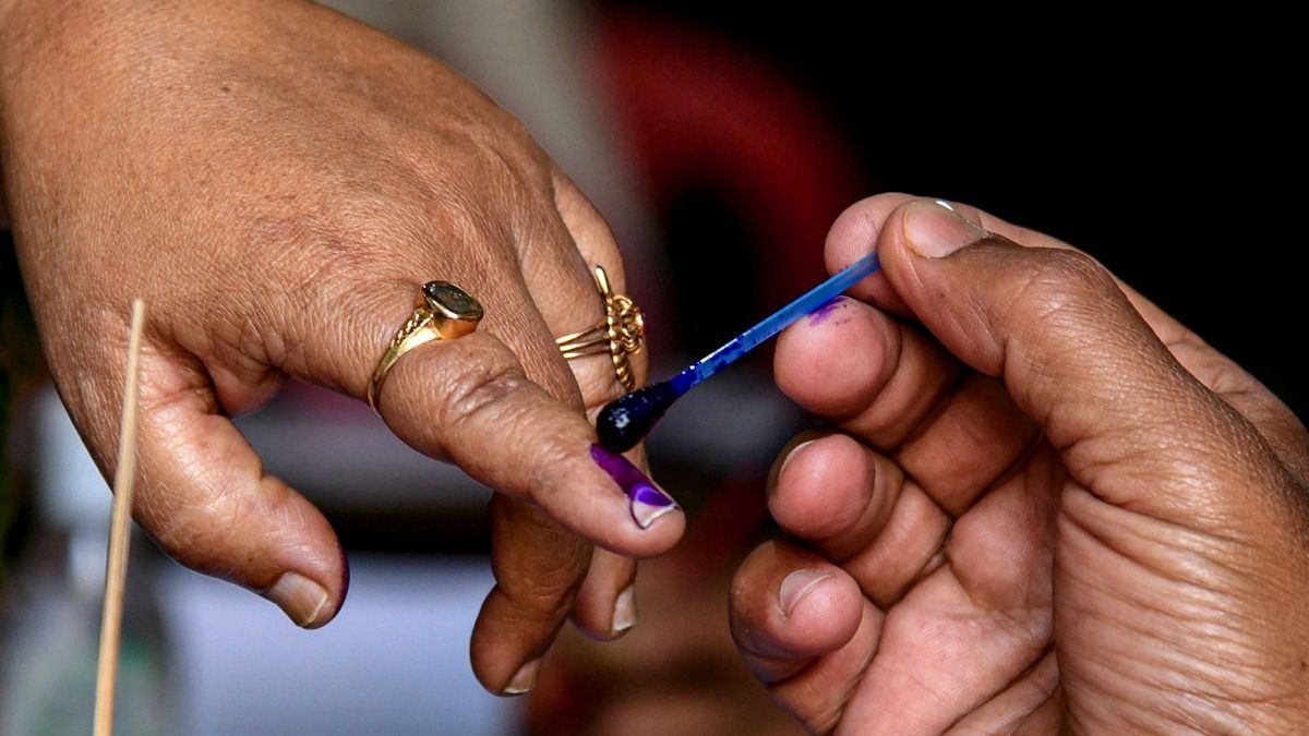 LIVE: আজ রাজ্যের ১৪২ আসনে ভোট, ভাগ্যপরীক্ষা মমতা-সহ  ১৪৪৮ জন প্রার্থীর