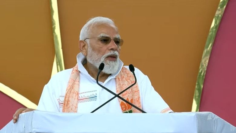 LIVE: 'যোগাসন আমাদের শেখায় কী করা উচিত, কী করা উচিত নয়,' বললেন মোদী
