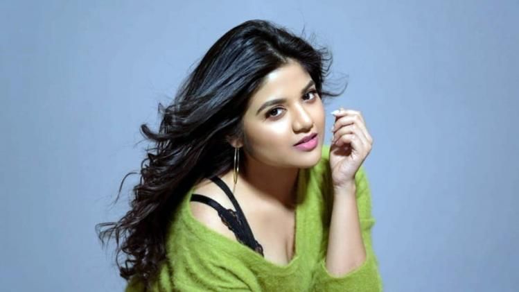 Jinsiy maxluqlar bilan qizlar