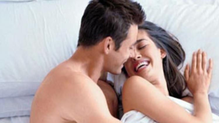 Er va xotin tebranish videosini sinab korishga qaror qilishdi.