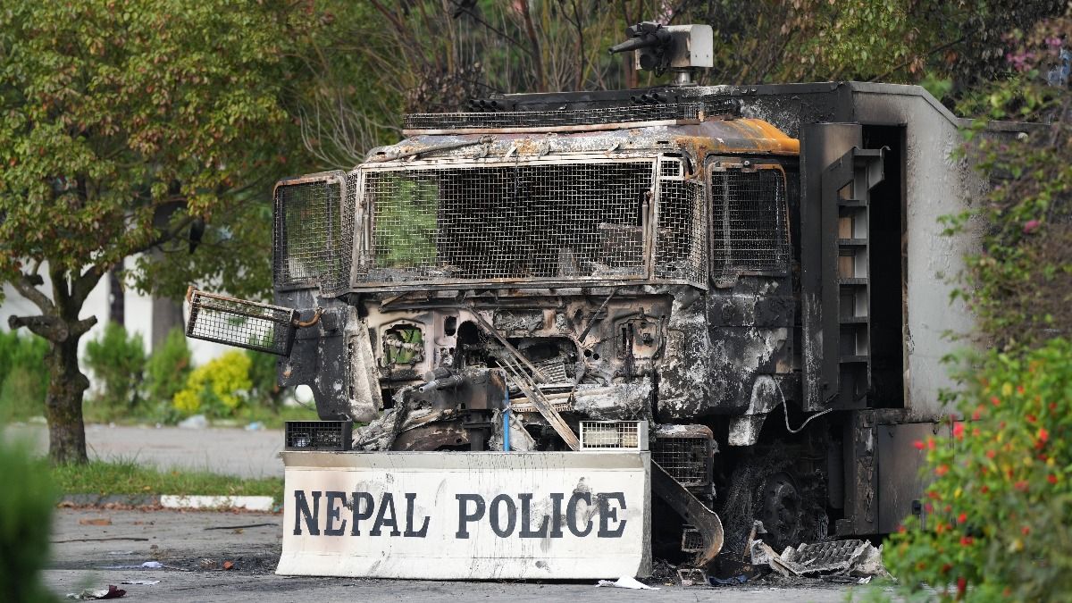 Nepal Situation Now: ভয়ঙ্কর! আন্দোলনে তছনছ নেপালের হাড়হিম ১০ ছবি।