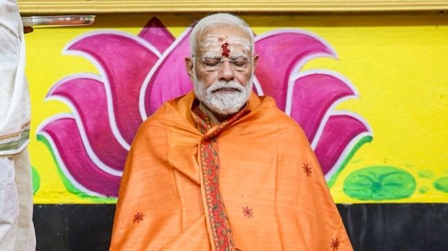 মন্দিরে প্রধানমন্ত্রী নরেন্দ্র মোদী।-ফাইল ছবি