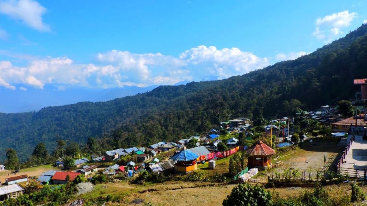 পাহাড়ের কোলে ইছেগাঁও।