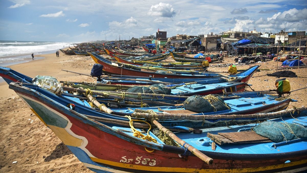 ঘূর্ণিঝড় মন্থার আপডেট