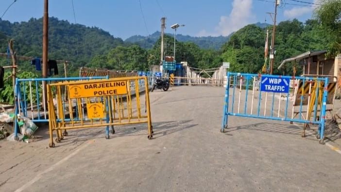 ভেঙে পড়া 'দুধিয়া সেতু"র বিকল্প তৈরি শুরু করল পূর্ত দফতর, দেখুন ছবি