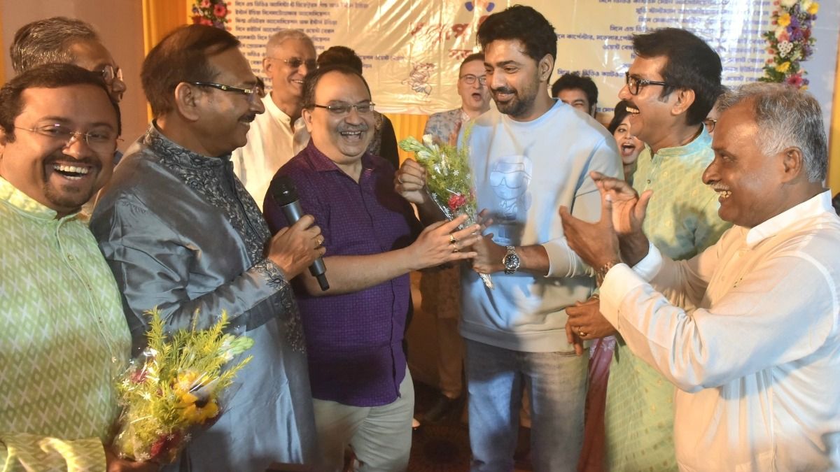 বিজয়া সম্মিলনীতে দেব ও কুণাল ঘোষ 