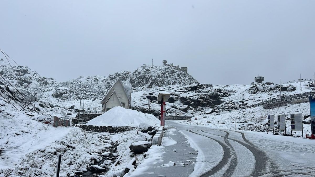 পুরু বরফে ঢাকল সান্দাকফু-নাথুলা-সোমোগো, পর্যটকে ছয়লাপ, Photos