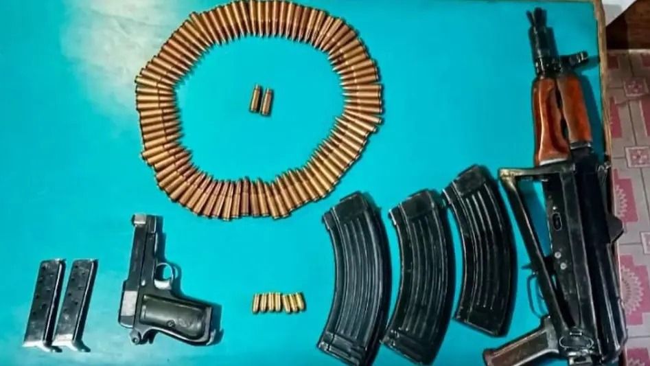 ফরিদাবাদে উদ্ধার হওয়া অস্ত্র 