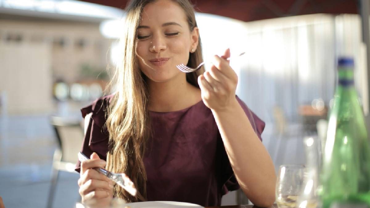 একবারে অনেকটা খাবার খান, কত ক্ষতি হবে জানেন? 