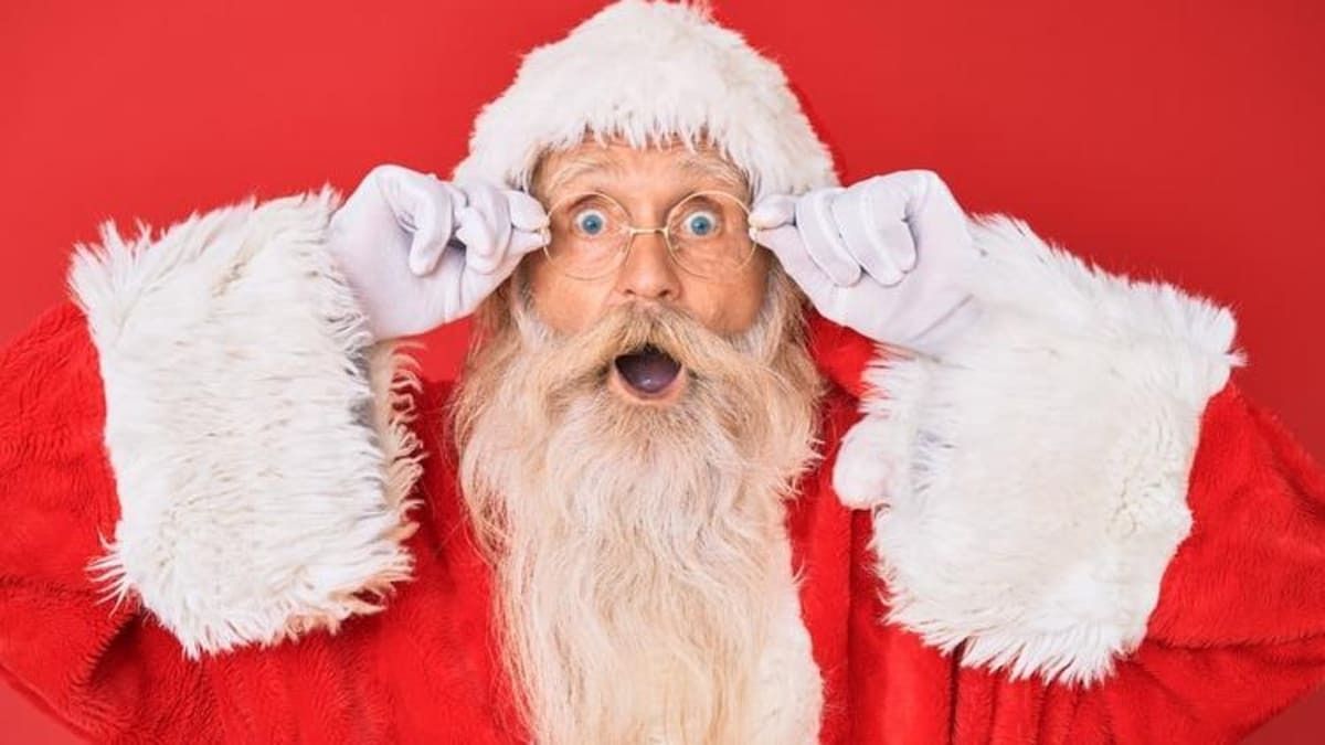 বড়দিনের আগের রাতে মোজায় উপহার দিতে আসেন সান্তা ক্লজ, কীভাবে শুরু এই রীতি? 