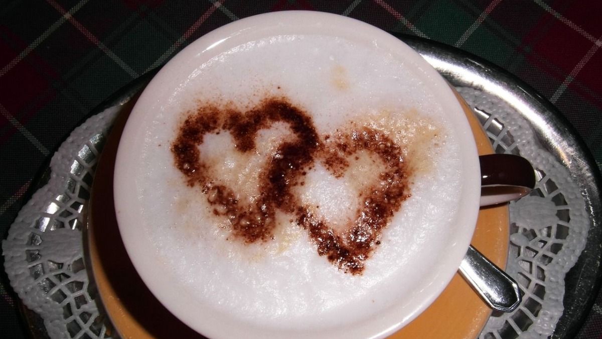 বড়লোকি ক্যাফের ক্যাপুচিনো বানান বাড়িতেই! রইল সহজ টেকনিক