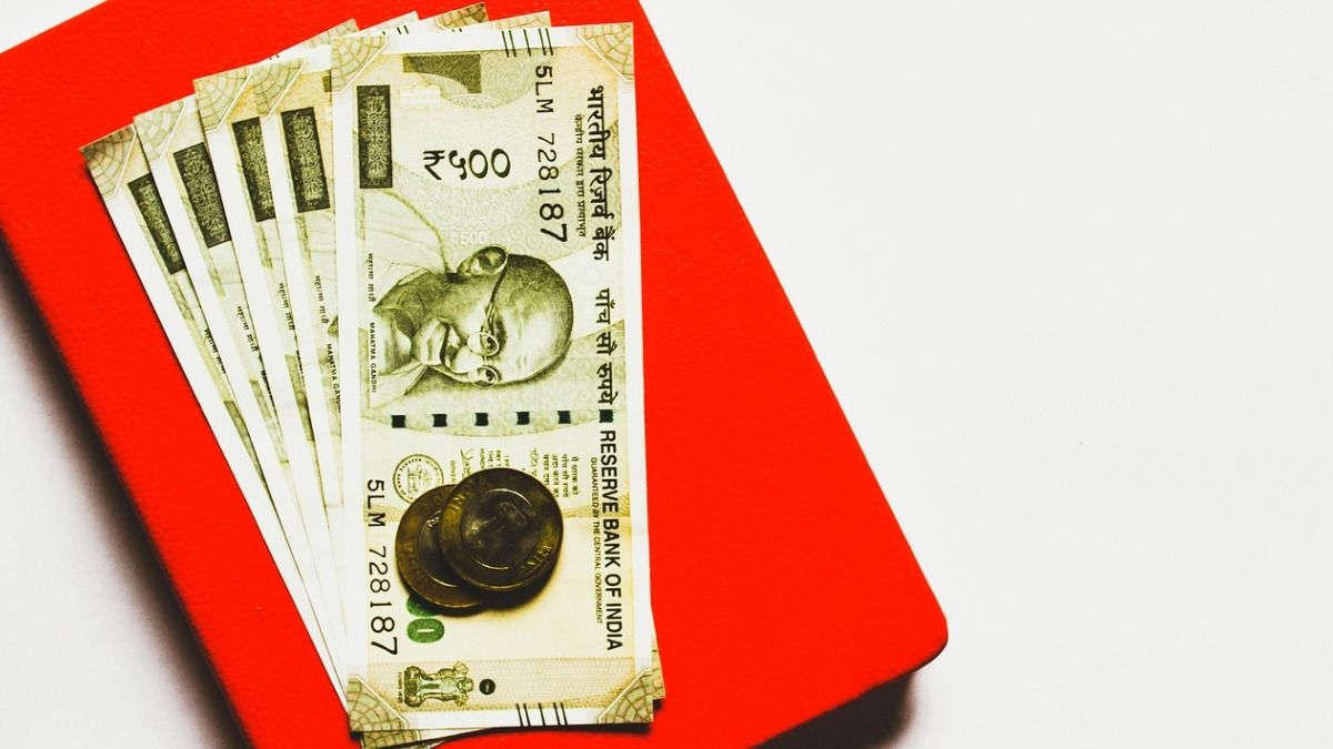 ২ কোটির বিমা, লোনের চার্জ মুকুব, সরকারি চাকরিজীবীদের জন্য বড় প্যাকেজ ঘোষণা