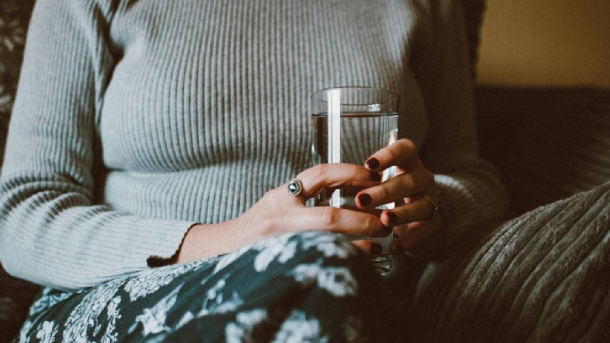 বাড়ছে তাপমাত্রা, এই সময় কতটা জল খাবেন রোজ? সুস্থ থাকতে জানুন