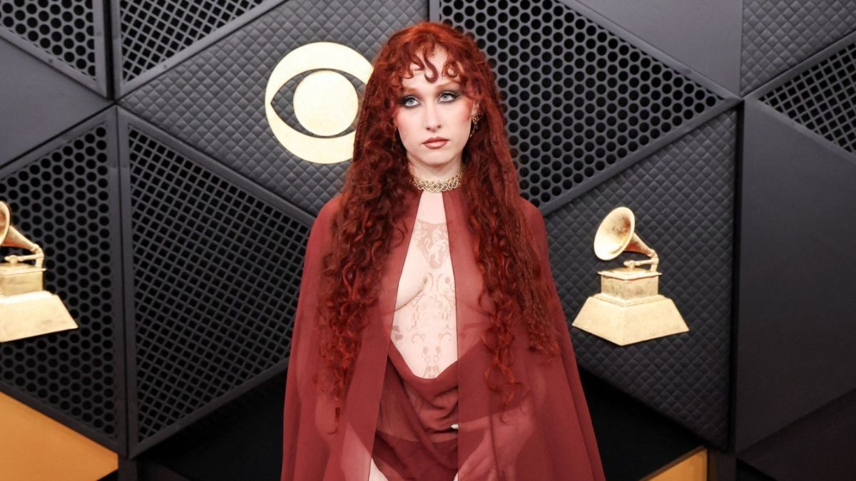 গ্র্যামিতে গায়িকার সাহসী অবতার