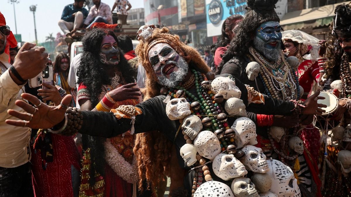 বারাণসীর মণিকর্নিকা ঘাটে মসান হোলি ২০২৬