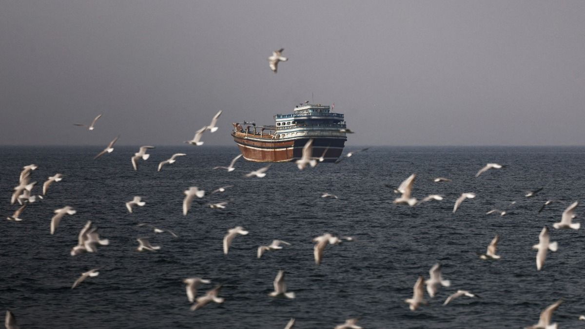 হরমুজ প্রণালী বন্ধ থাকলে তেলের দামে ভারতে কী প্রভাব পড়তে পারে