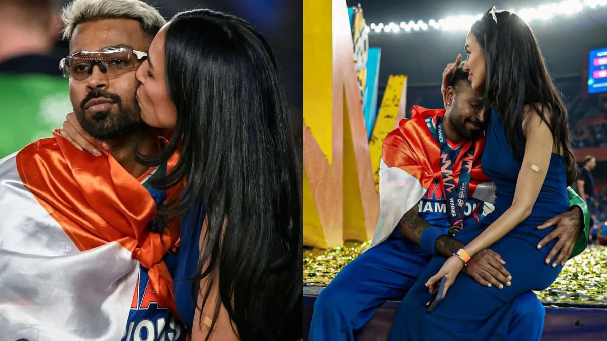 বিশ্বকাপ জিতে মাঠেই প্রেমিকার চুমু