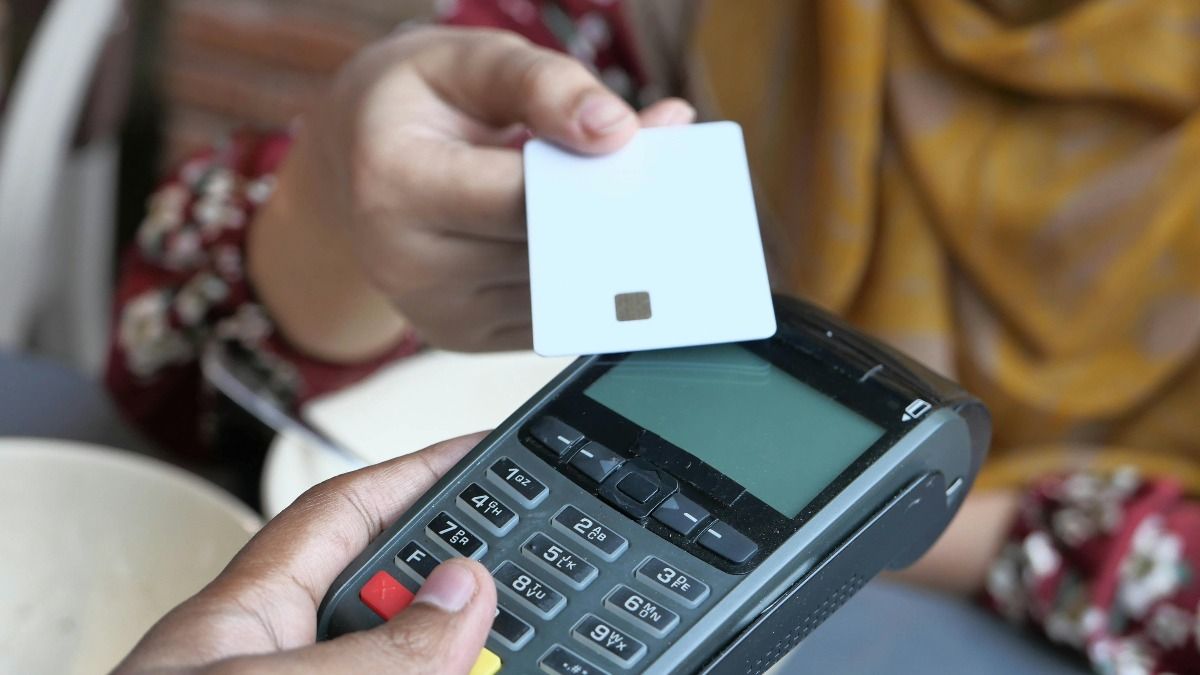 নিয়মিত ক্রেডিট কার্ড ব্যবহারের ৫ বিপদ, সতর্ক না হলেই ঝামেলায় পড়বেন