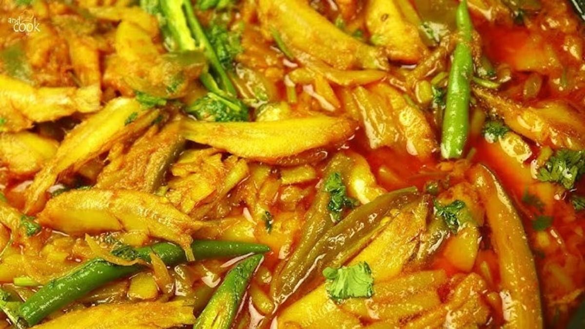 Small Fish Curry Bengali Recipe: গরমে ডালভাতের সঙ্গে এটাই সেরা রেসিপি, পাতে পড়লে চেটেপুটে খেয়ে উঠবেন