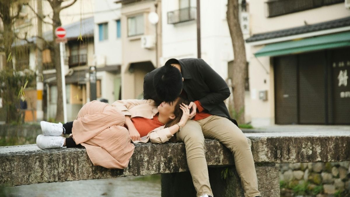 পার্টনার খোঁজো আর চুটিয়ে প্রেম করো, সব খরচ জোগাচ্ছে এই দেশের সরকার