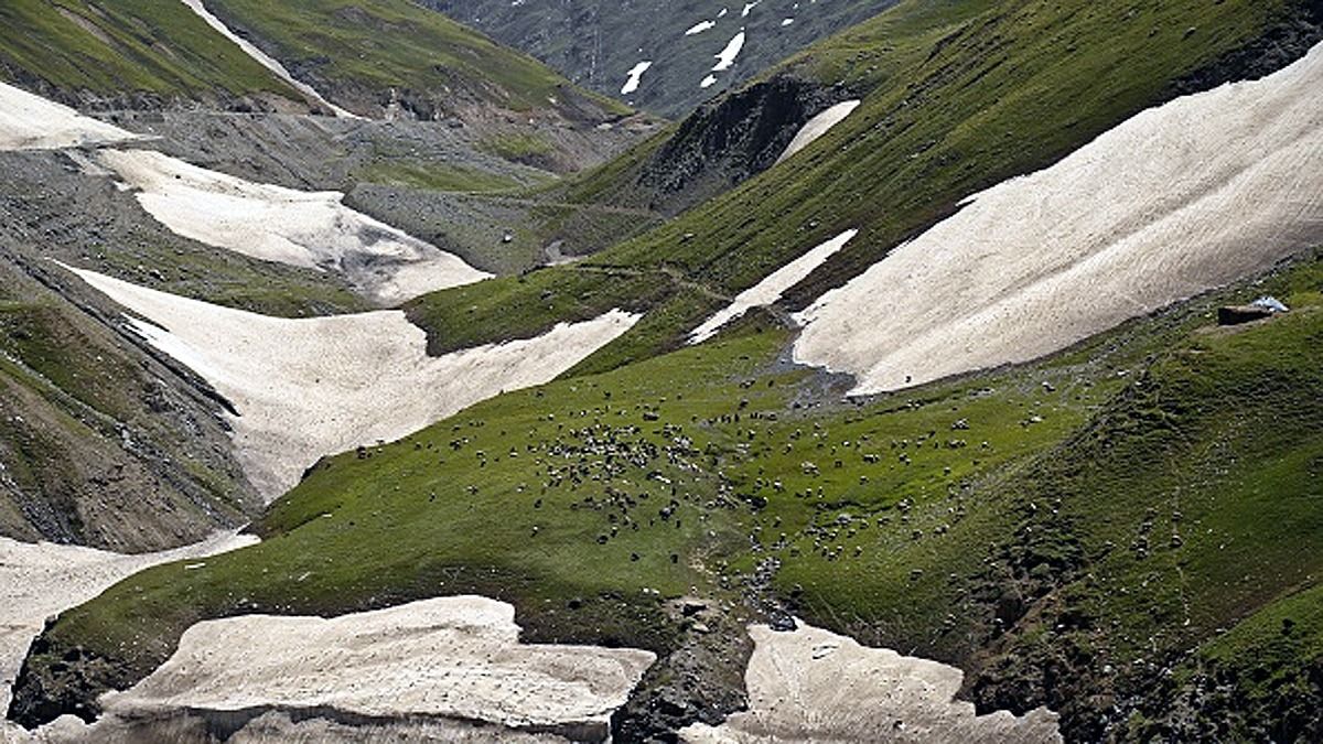 হিমালয়ে ২৮ শতাংশ কম তুষারপাত, গত ২০ বছরে সর্বনিম্ন রেকর্ড, এ কীসের ইঙ্গিত?