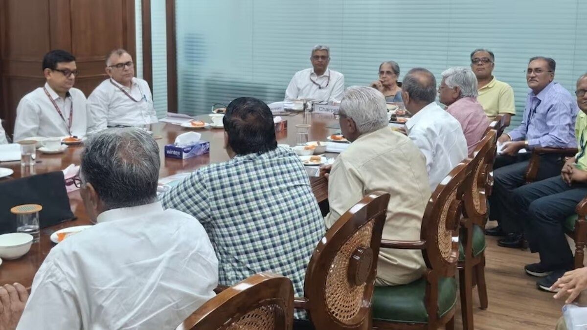 ২কোটি ক্ষতিপূরণ, পেনশন, ৩গুণ ভাতা; অষ্টম বেতন কমিশনের কর্মচারীদের ১০ দাবি