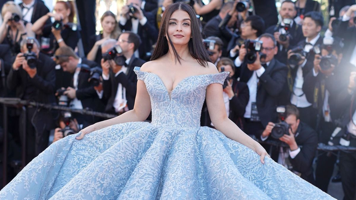 Aishwariya Rai Cann Red Carpet Looks: ঐশ্বর্যর রূপে কানে ফের মুগ্ধ কানের রেড কার্পেট, দেখুন চোখধাঁধানো লুকস