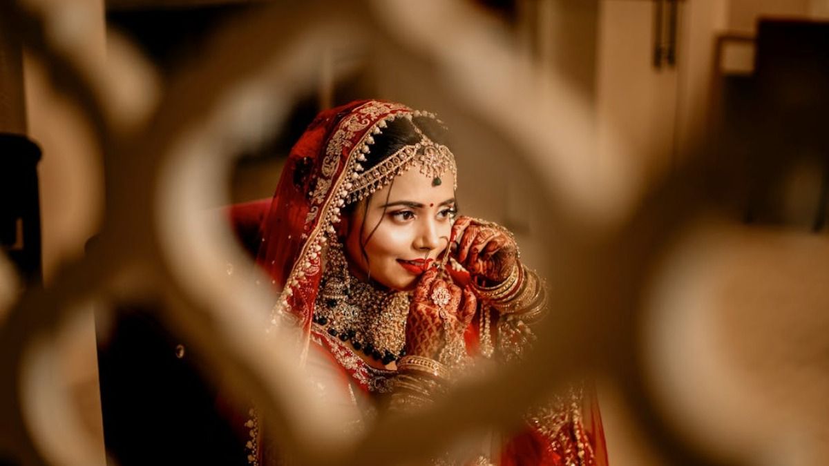 এক ধাক্কায় অনেকটা কমল সোনার রেট, দাম কতটা পড়ল?