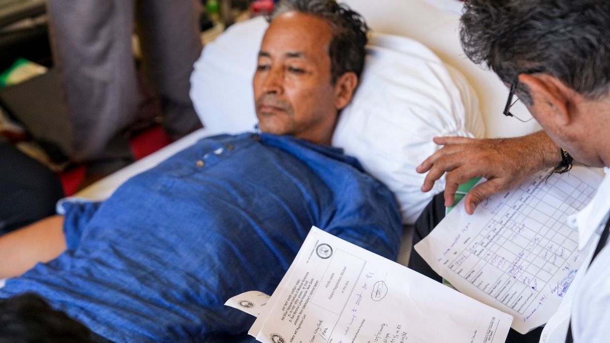 সোনমকে অনশন ভাঙার অনুরোধ বিশিষ্টদের, টানা ১৮ দিন পেটে কিছু পড়েনি, কী পরিস্থিতি? 