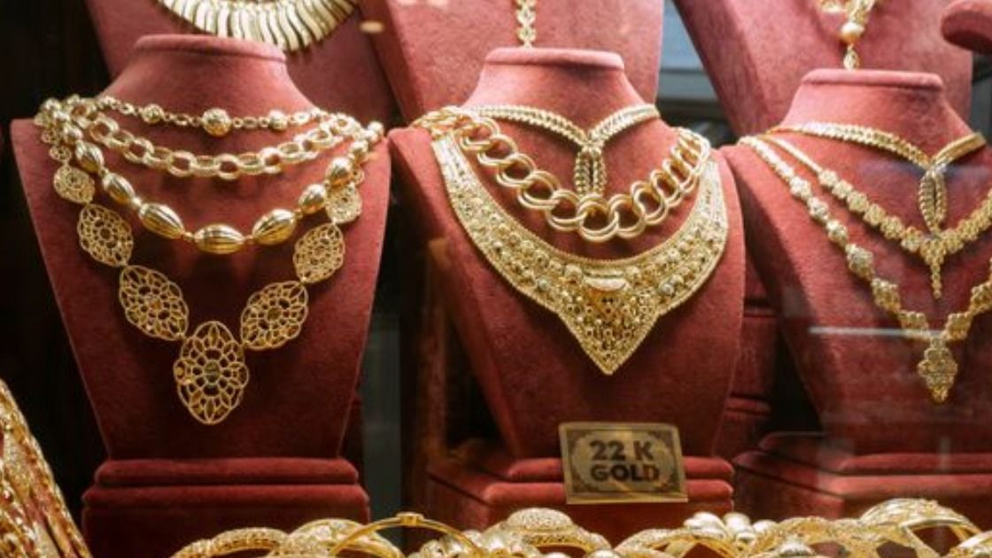 শহরে লাফিয়ে বাড়ল রুপোর দাম, সোনা সস্তা হল? জানুন আজকের রেট