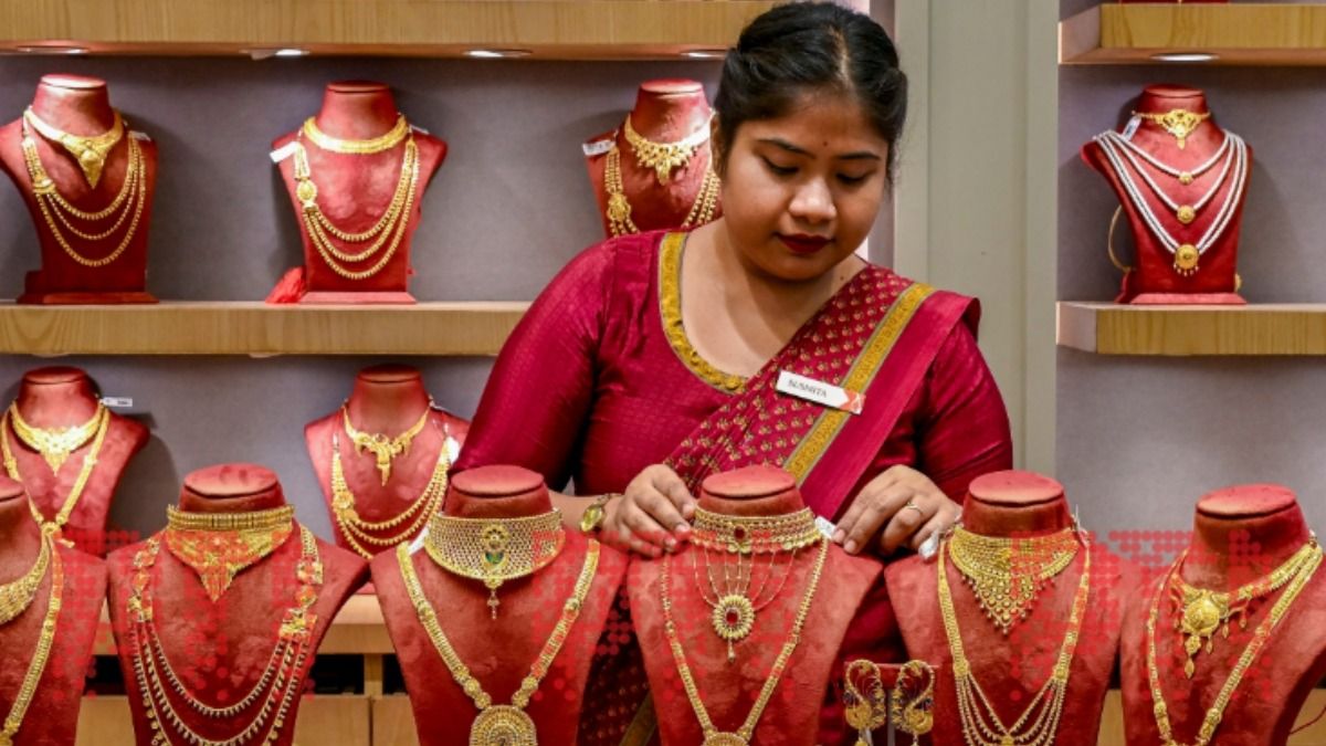 লাফিয়ে বাড়ল সোনা ও রুপোর রেট, মঙ্গলবার কলকাতায় দাম কত থাকবে?