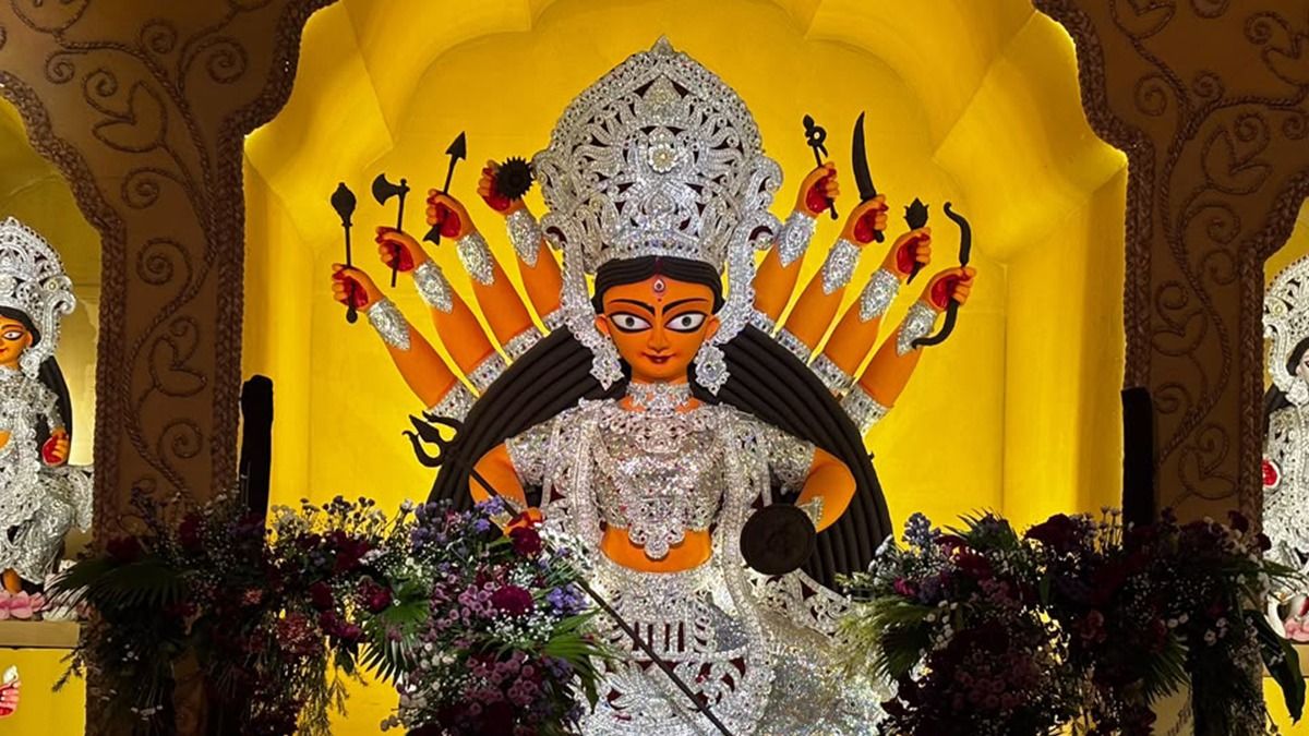 একদা অরূপ বিশ্বাসের পুজো সুরুচি সঙ্ঘের থিমে এ বার শ্যামাপ্রসাদ, রইল সব ছবি