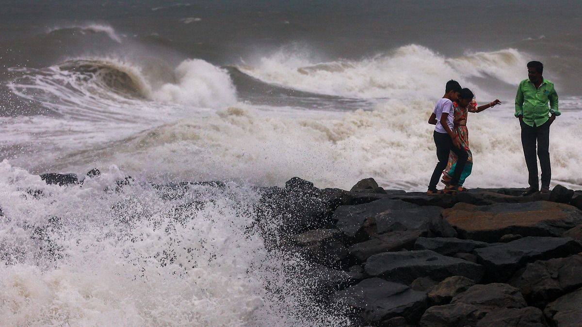 ঘূর্ণিঝড় 'অর্ণব'-এর প্রমাদ গোনা শুরু, সমুদ্র উত্তাল হচ্ছে, ঠিক কখন ল্যান্ডফল? রইল সব ছবি