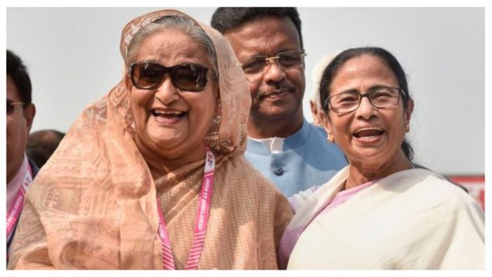 মমতাকে উপহার হাসিনার
