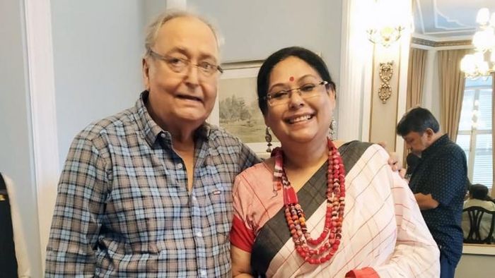 সৌমিত্র চট্টোপাধ্যায় ও পৌলমী বসু (ছবি সৌজন্য: পৌলমী বসু-র ফেসবুক)