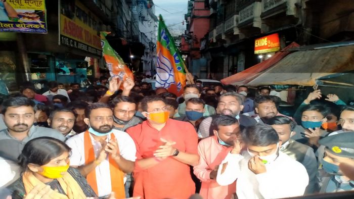 বিজেপি রাজ্য সভাপতি দিলীপ ঘোষের উপর হামলার প্রতিবাদে মিছিল। রয়েছেন যুব মোর্চা রাজ্য সভাপতি সৌমিত্র খাঁ। বৃহস্পতিবার কলকাতায়