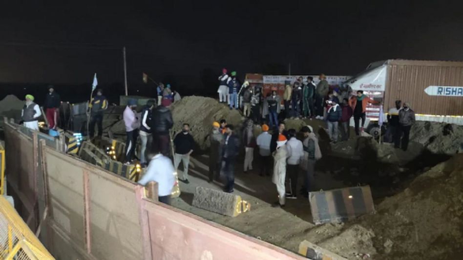 দিল্লি চলো আটকাতে হরিয়ানায় কাঁদানে গ্যাস, জলকামান দিল্লি চলো আটকাতে হরিয়ানায় কাঁদানে গ্যাস, জলকামান