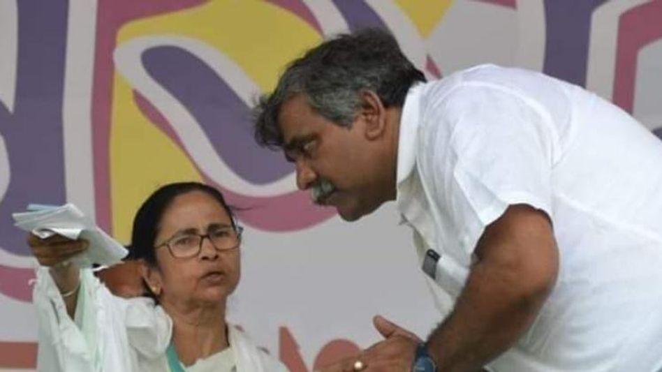 অরুপ-PK-র সঙ্গে বৈঠকে রফা, মমতার কাছে ক্ষমা চাইলেন জিতেন্দ্র অরুপ-PK-র সঙ্গে বৈঠকে রফা, মমতার কাছে ক্ষমা চাইলেন জিতেন্দ্র