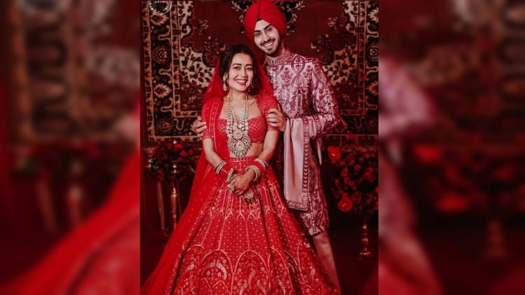 বেবি বাম্প নয়! মিউজিক অ্যালবামের ছবি পোস্ট করে নতুন চমক নেহার