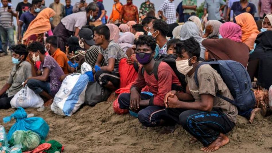 রোহিঙ্গা নিয়ে হিমশিম ঢাকা, আন্তর্জাতিক চাপের মাঝেই স্থানান্তর  রোহিঙ্গা নিয়ে হিমশিম ঢাকা, আন্তর্জাতিক চাপের মাঝেই স্থানান্তর