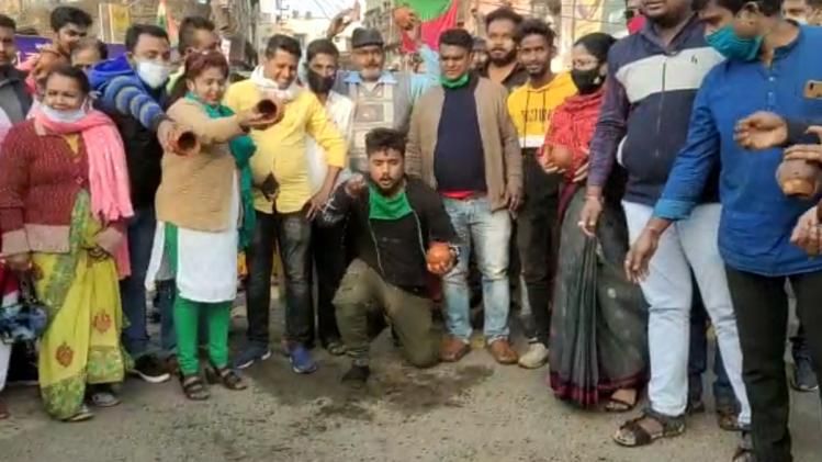 শীলভদ্র BJP-তে, গঙ্গাজলে ব্যারাকপুর 'শুদ্ধ' স্থানীয়দের !