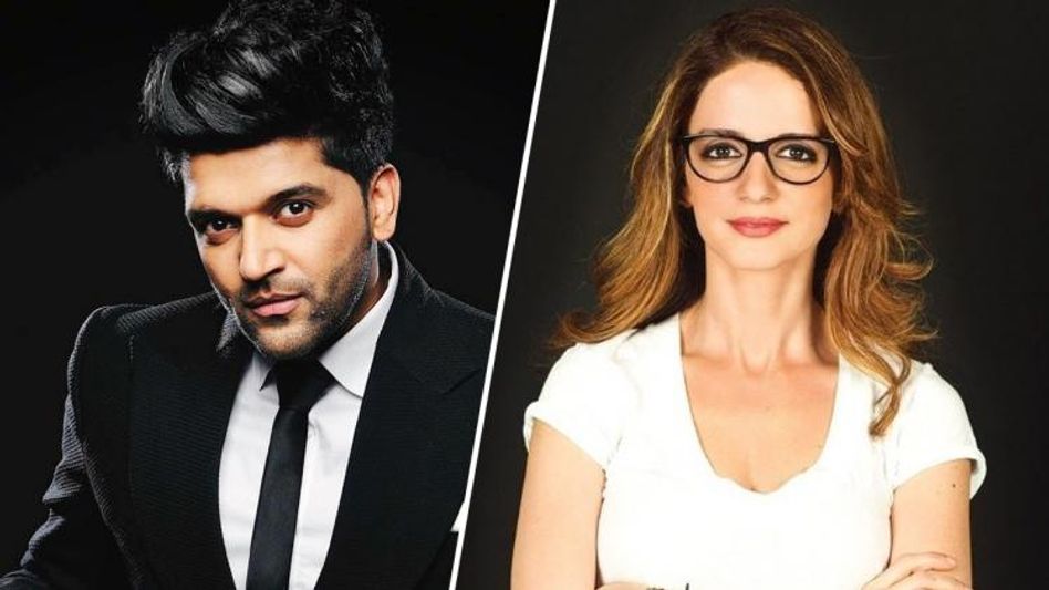 মুম্বইয়ের ক্লাবে হানা পুলিশের! কোভিড বিধি না মানায় গ্ৰেপ্তার সুজান ও গুরু মুম্বইয়ের ক্লাবে হানা পুলিশের! কোভিড বিধি না মানায় গ্ৰেপ্তার সুজান ও গুরু