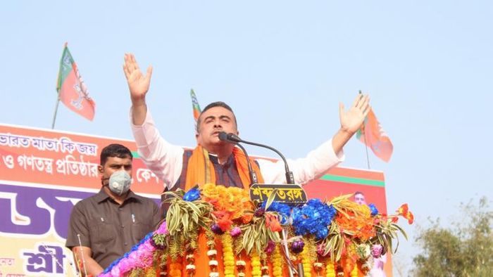 মেদিনীপুরের সভায় বিজেপি নেতা শুভেন্দু অধিকারী। ছবি: শাজাহান আলী