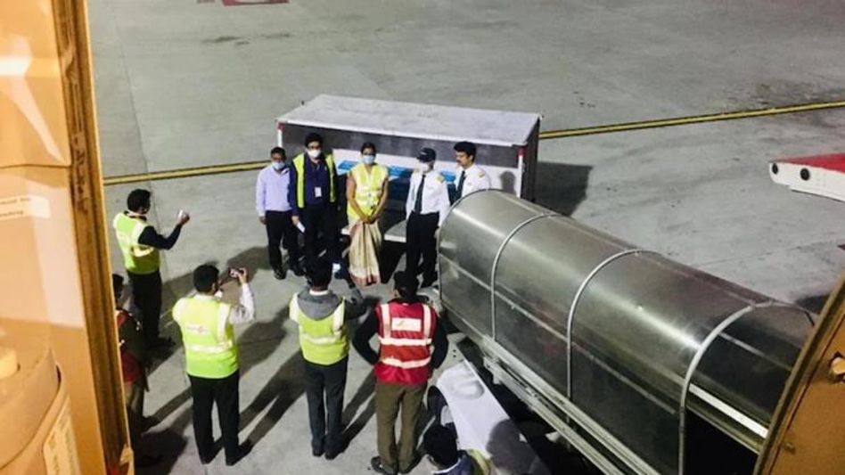 দেশের ১১ শহরে পৌঁছল 'কোভ্যাক্সিন', কেন্দ্রকে দান ১৬ লক্ষ টিকা  দেশের ১১ শহরে পৌঁছল 'কোভ্যাক্সিন', কেন্দ্রকে দান ১৬ লক্ষ টিকা