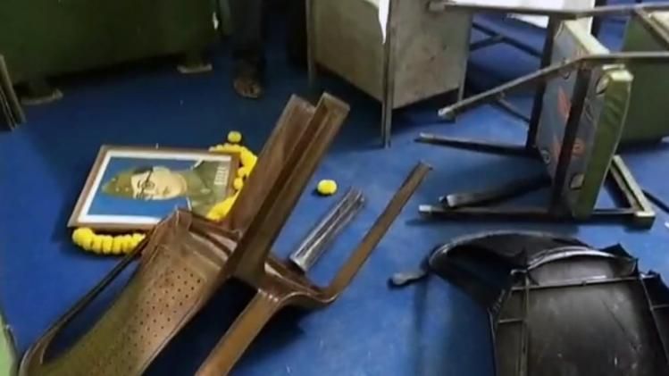 তৃণমূলের গোষ্ঠীদ্বন্দ্বের জেরে বাদ গেল না নেতাজির ছবিও। শনিবার নদীয়ার শান্তিপুরে। ছবি: বিশ্বজিৎ বন্দ্য়োপাধ্য়ায়